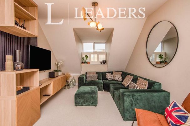 4 bedroom flat to rent - Photo 1