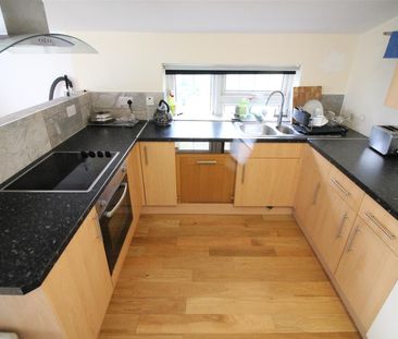 Chertsey Bridge Road, Chertsey - Photo 3
