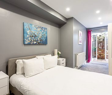 2 Bed Flat, St. John's Hill, SW11 - Photo 4