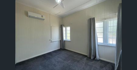 Renovated unit, closed to everything! - Photo 2