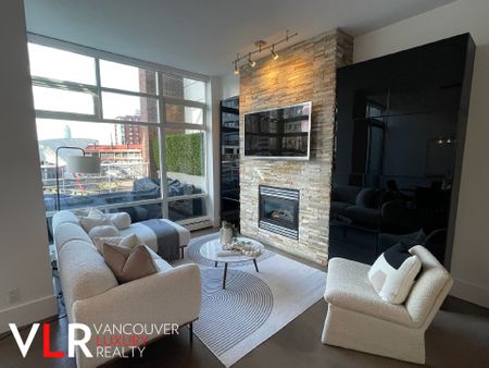 Townhouse in Downtown Vancouver, BC - Photo 3