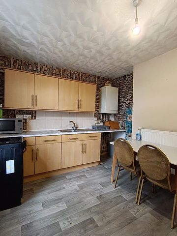 £875 PCM, Furnished Two Bedroom First Floor Flat in Chepstow Road, Maindee, Newport, NP19 8EL - Photo 2