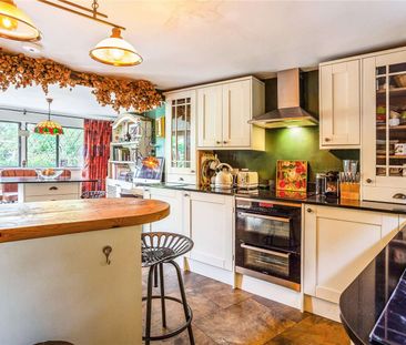 Wonderful Two Bedroom Cottage located in Stow-on-the-Wold. - Photo 4