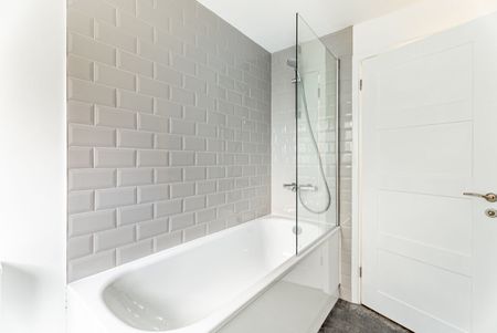 Available unfurnished now - Photo 4