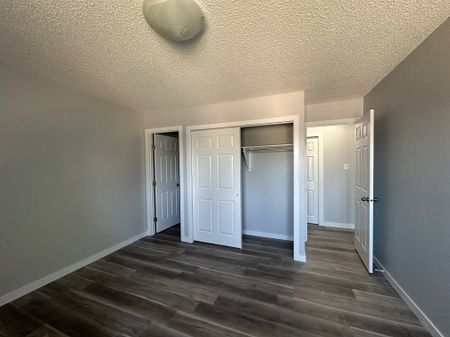 Modern and Spacious 2-Bedroom Apartment - SMALL PET FRIENDLY! - Photo 2