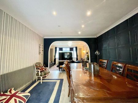 4 bedroom semi-detached house to rent - Photo 3