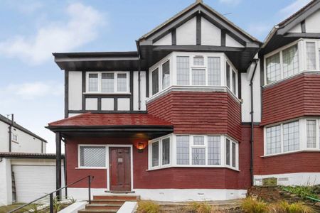 4 bedroom semi-detached house to rent - Photo 5