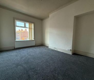 3 bedroom flat to rent - Photo 5