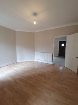 2 bedroom terrace house, prime Bromley location, BR1 - Photo 1