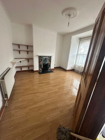 4 Bed Terraced House, Verdant Lane, SE6 - Photo 2