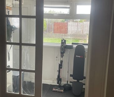 3 Bed Semi-Detached House, Hadbury Road, NG5 - Photo 2