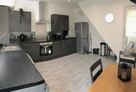 1 bed house share to rent in Burnley Road, Burnley, BB10 - Photo 4