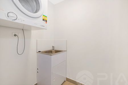 "Modern 2-Bedroom Apartment with Secure Parking in Wentworthville" - Photo 2