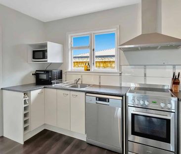 HORNBY - THREE BEDROOMS, NEW HEAT PUMP, OFF STREET PARKING - Photo 4