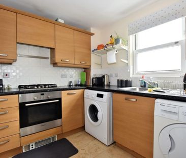 2 bedroom Flat To Let - Photo 6