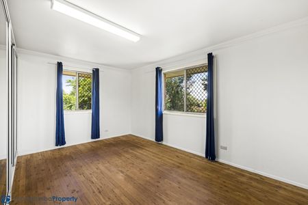 A beautifully renovated and generously sized 3-bedroom family home, this property offers an exceptional blend of charm, space, and modern comfort! - Photo 3