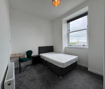4 bedroom flat to rent - Photo 3