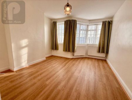 3 bedroom flat to rent - Photo 2