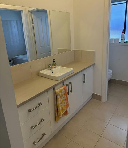 Modern Family Home - Photo 5