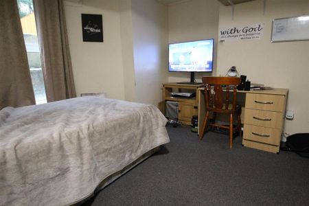 3 bedroom apartment to rent - Photo 4