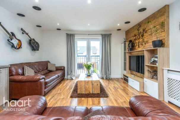 2 bedroom coach house to rent - Photo 1