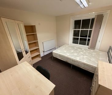 8 Bed Student Accommodation - Photo 3