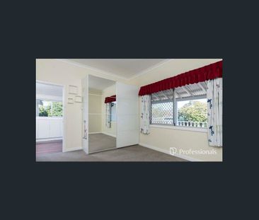 Stunning Fully Renovated Home in Prime Location - Photo 4