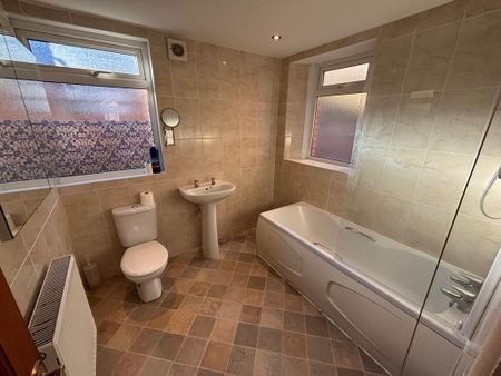 2 bedroom flat to rent - Photo 5