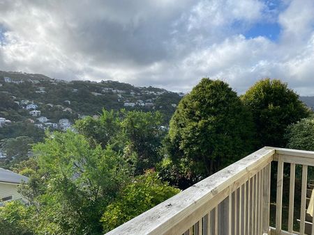 Be warm for winter. 5 Bedroom House available now - Photo 2