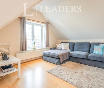 2 bedroom apartment to rent High Street, Redhill, RH1 - Photo 5