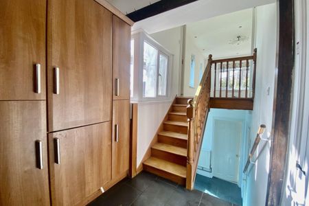 Midanbury Lane - Photo 2