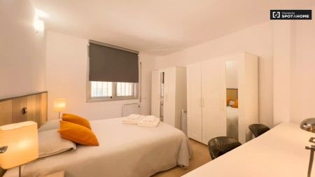 Rooms for rent in 3-bedroom apartment in El Guinardó - Foto 4