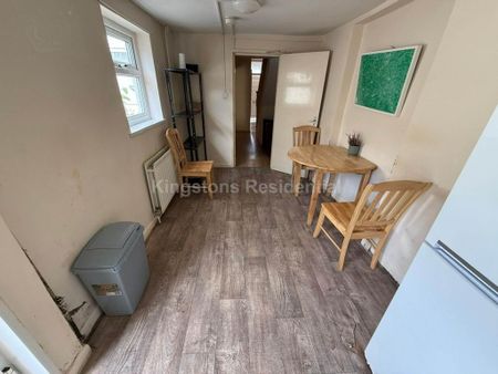 4 bedroom terraced house to rent - Photo 2