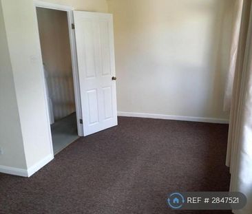 4 bedroom semi-detached house to rent - Photo 1