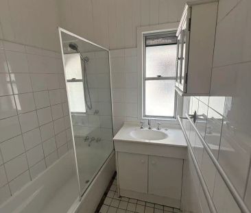 “Newly Renovated 4 Bed Queenslander with Courtyard” - Photo 4