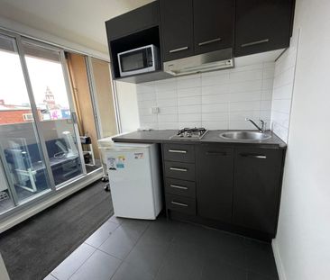 STUDENT ACCOMMODATION - FULLY FURNISHED IN THE HEART OF HAWTHORN - Photo 3