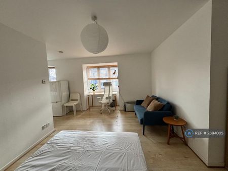 Studio to rent - Photo 2