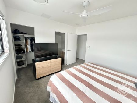 3-bed Townhouse home - Double Garage - Photo 4