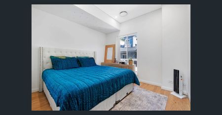 Spacious Townhouse | Convenient Location - Photo 5