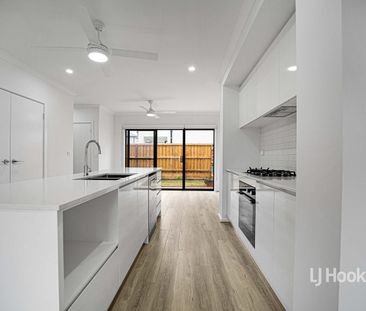 Modern Living in a Prime Point Cook Location! A[PPLICATIONS NOW OPEN - Photo 5