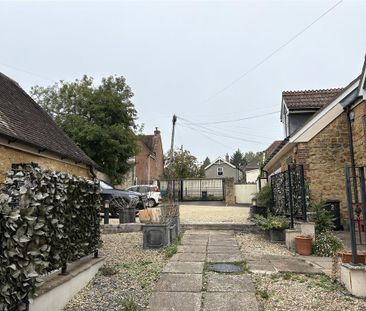 2 bedroom end of terrace house to rent - Photo 6