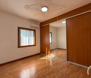 Updated 4 Bedroom Family Home&comma; in a Prime Location&excl; - Photo 4