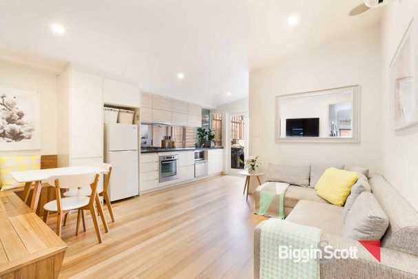 STUNNING 2 BEDROOM VICTORIAN, SIGNATURE RICHMOND STYLE - Photo 1