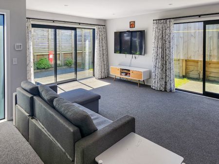 Upper Hutt Living - Photo 2