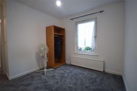 Edinburgh Street, Swindon, Wiltshire, SN2 - Photo 3