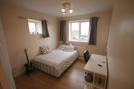 4 Bed Flat, Osbaburgh Street, NW1 - Photo 2