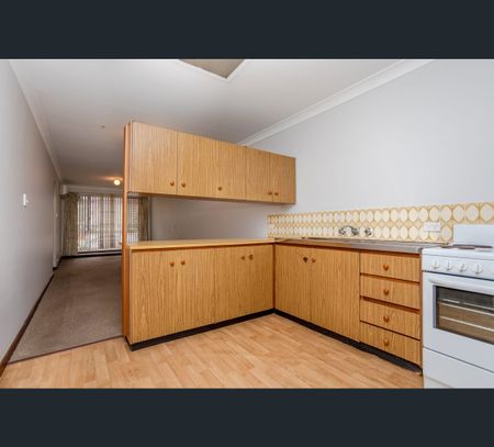 13/4 Glastonbury Road, Armadale, WA 6112 - Photo 2
