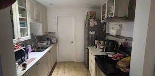 Ground level 1 Bedroom + Den Basement rental - Photo 2