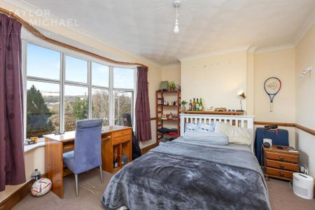 4 bedroom semi-detached house to rent - Photo 3