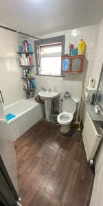 Room in a Shared House, Katherine Road, E6 - Photo 3